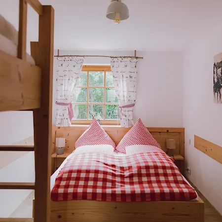 Lägenhet Guggi's Alm *